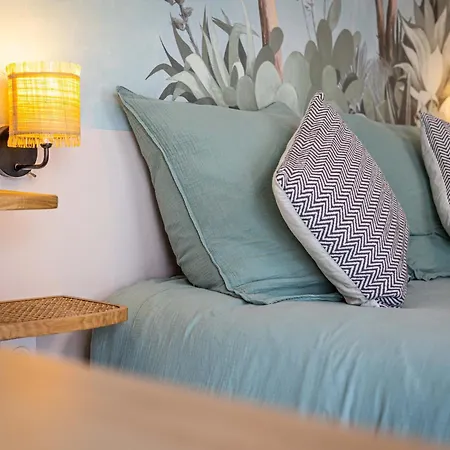 Chambres D'Hotes Avec Piscine Et Bain Nordique Privatif Pour Le Studio Bed & Breakfast *