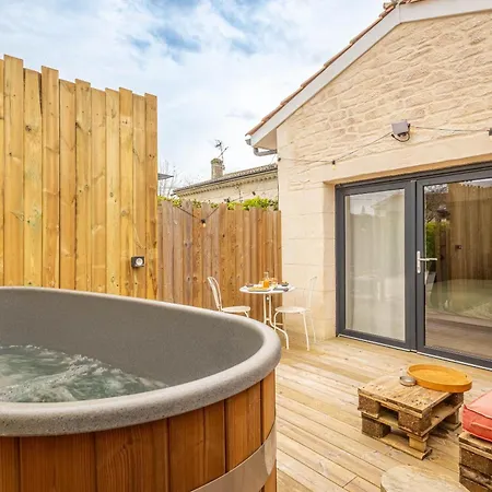 Chambres D'Hotes Avec Piscine Et Bain Nordique Privatif Pour Le Studio *