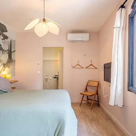 2 Hebergements Un Studio Avec Jacuzzi Privatif Et Une Chambre Independante Avec Salle De Bains 4* Mérignac