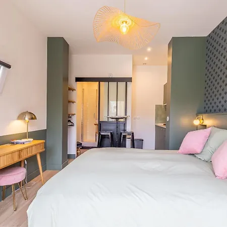 Chambres D'Hotes Avec Piscine Et Bain Nordique Privatif Pour Le Studio Bed & Breakfast *