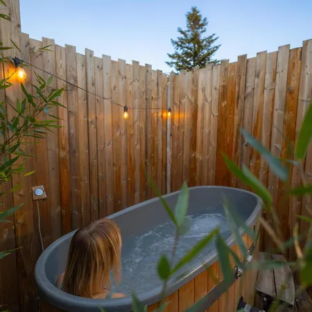 Chambres D'Hotes Avec Piscine Et Bain Nordique Privatif Pour Le Studio *