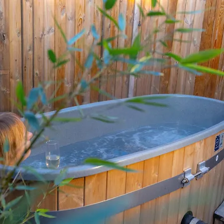 Chambres D'Hotes Avec Piscine Et Bain Nordique Privatif Pour Le Studio Bed & Breakfast
