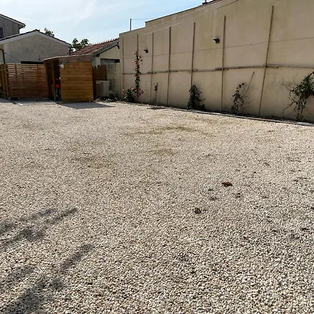 Chambres D'Hotes Avec Piscine Et Bain Nordique Privatif Pour Le Studio Bed & Breakfast *