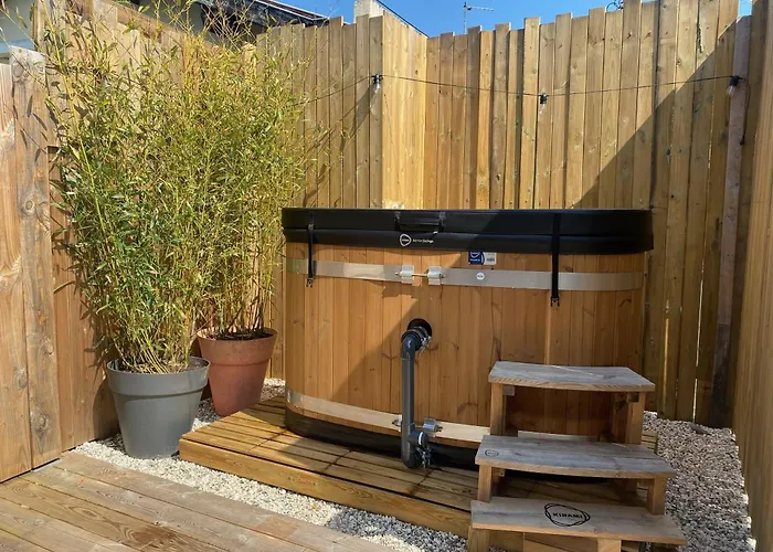 D'hôtes Avec Jacuzzi Privatif Uniquement Pour Le 4* Mérignac